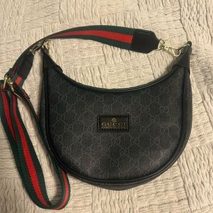 Black Gucci bag red and green strap medium size lightly used